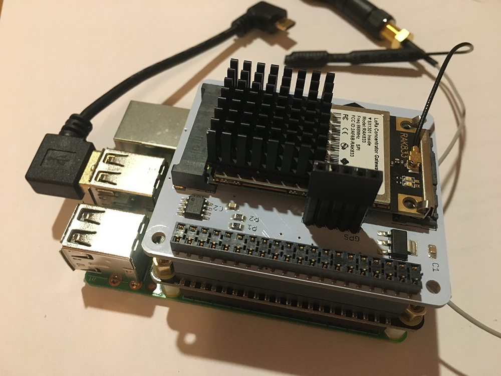 Raspberry Pi 3G/4G&LTE Base HAT & IoT LoRa Gateway